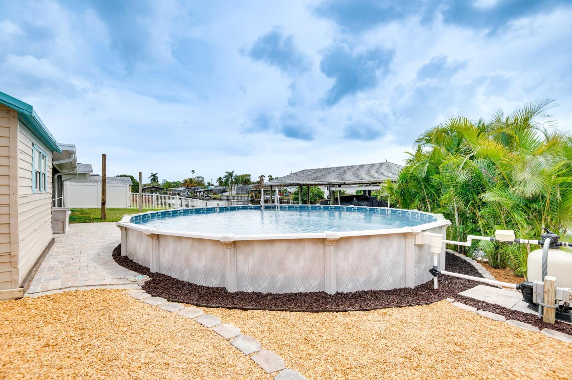 Spacious Waterfront Home In Merritt Island With Pool Exterior photo