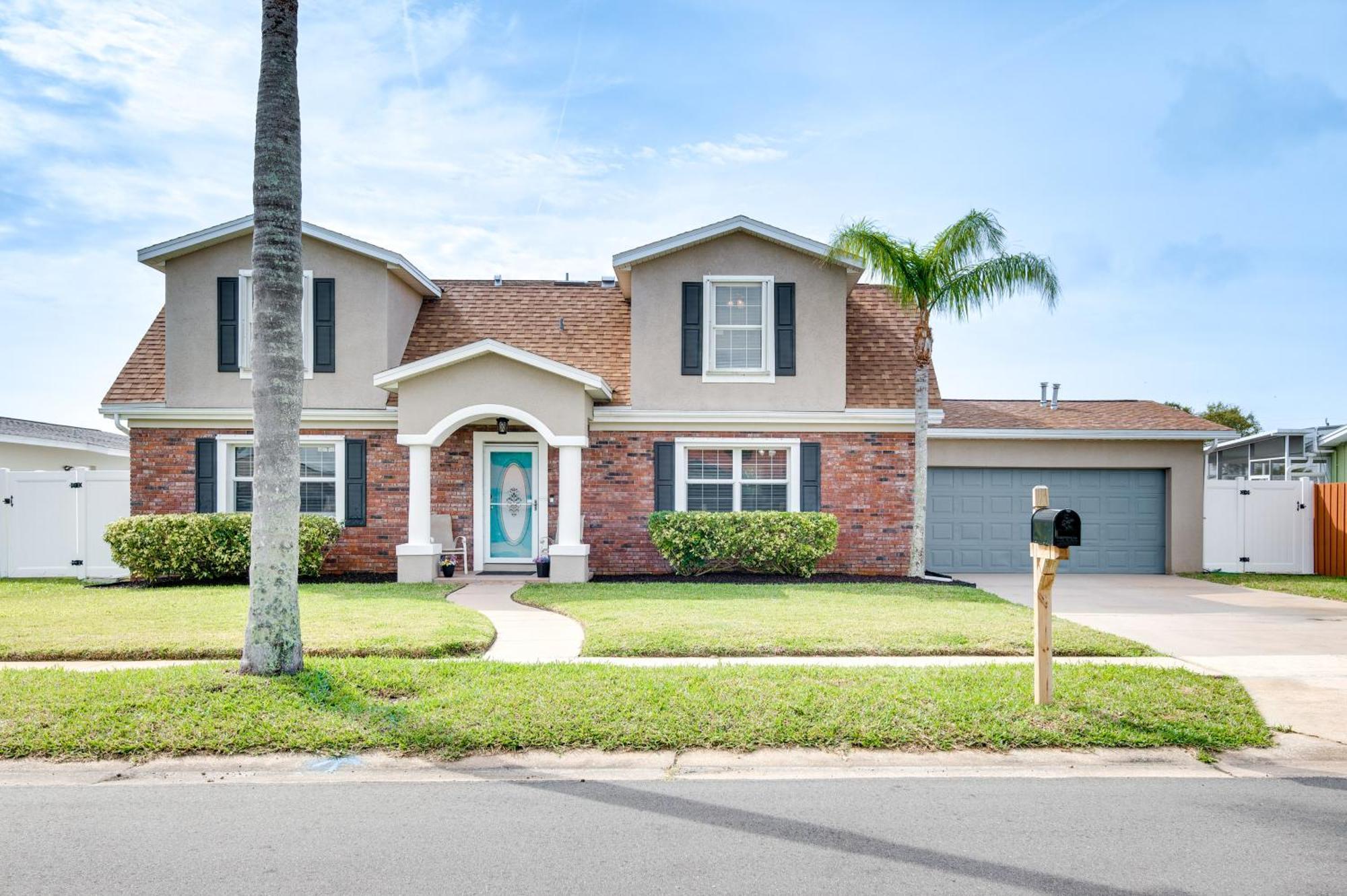 Spacious Waterfront Home In Merritt Island With Pool Exterior photo